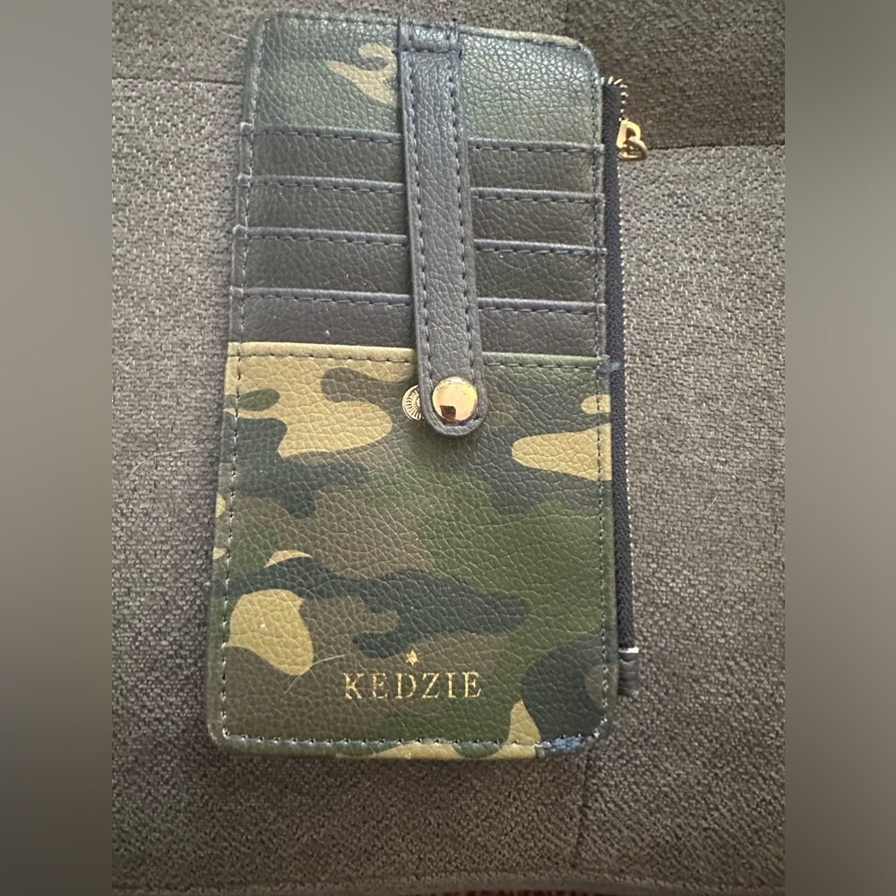 Kedzie brand. All in one slim wallet